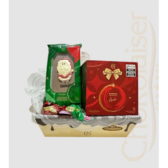 Cesta com panetone, chocolates e trufas